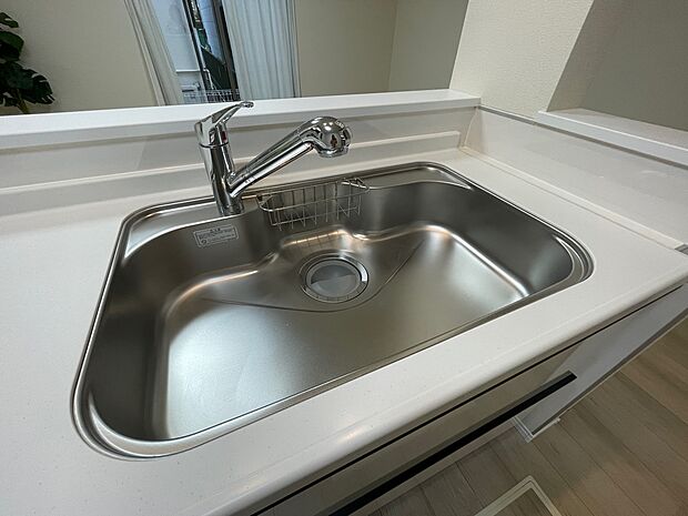 【キッチンシンク】汚れも付きにくく、お手入れも簡単なキッチンシンクです。