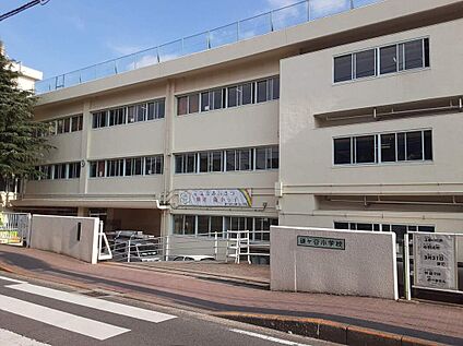 鎌ヶ谷市立鎌ヶ谷小学校 約30m(徒歩1分)