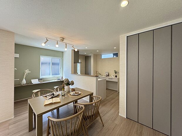 【ダイニング】スタデイーコーナーがあるダイニングスペース