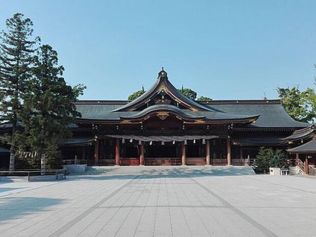 【寒川神社まで600m】 寒川神社は全国唯一の八方除の守護神として約1600年の歴史を持つ神社です。InstagramやYouTubeでも様子を確認できます。