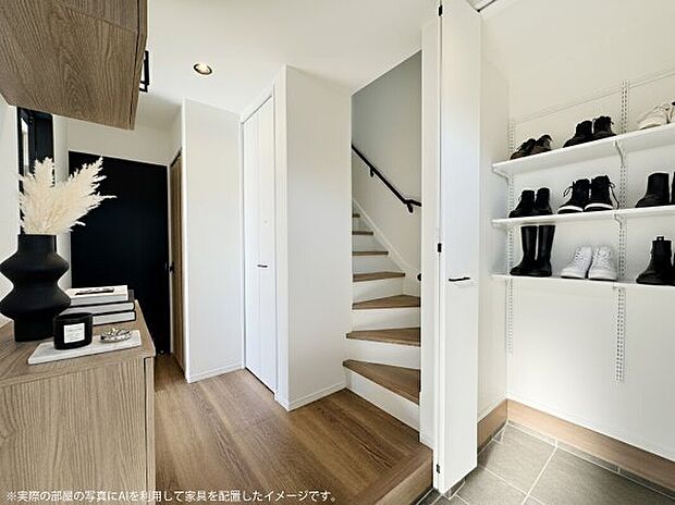 【◇玄関】靴やアウトドア用品、ベビーカー、防災用品収納に便利なSIC付きです。