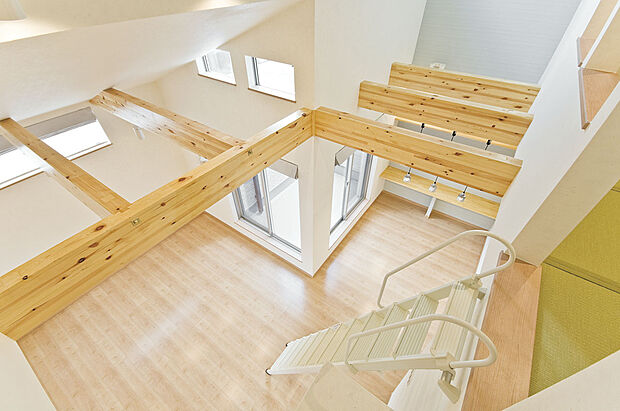 【当社施工例】リビングからのオープンロフトは、お子様の秘密基地に、更に天井高が高くなり、開放感、採光嬉しい事尽くしです。