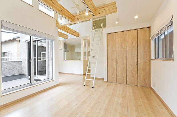 【当社施工例】梁を見せる事で、開放感と、デザイン性の両方が実現できます。