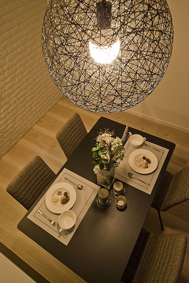 【【ダイニングスペース】】◆まるで高級レストランを想像させる、ダイニングスペース、照明デザインも同時に行うと雰囲気がグンとあがります。(当社施工例)