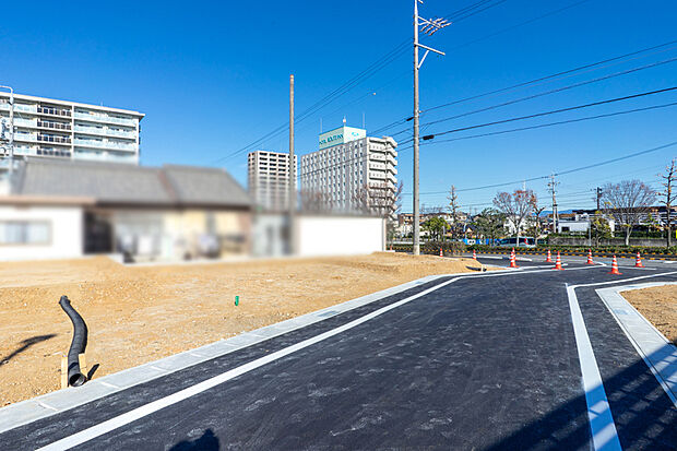 【分譲地写真】大通りから側道を１本入ったエリア。交通量も少なめで安心です。