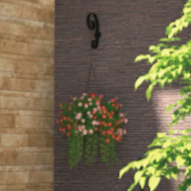 【【ハンギングブラケット】】外壁にはアイアン調のハンギングブラケットをつけました。お好みの花で飾り、自分らしさを演出できます。※号棟により採用状況が異なります。