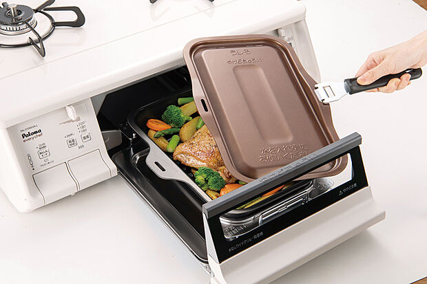 【【丈夫で長持ちするラ・クックグラン】】耐久性に優れ、汚れにも強い「Wセラミックコート」をふた ・本体に採用しています。油をはじくため、お手入れもラクに。こびりつきも防止します。