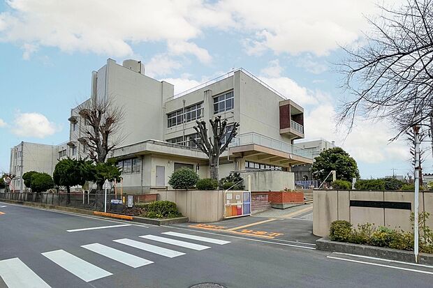 越谷市立大沢北小学校/徒歩3分