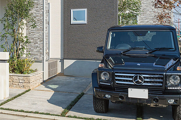 【【2台目カースペース】】セカンドカーの所有や、来客時に便利な2台目カースペースをご用意しました。※号棟により有料オプションとなります。※車種制限有。