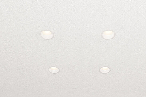 【【よくばりダウンライト】】3つの色温度が楽しめるダウンライトをリビングとキッチンに採用しました。※ライトコントロール(調光機)はリビングにのみ採用。