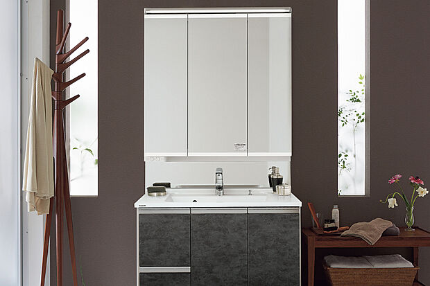 【【パナソニックシーライン】】拭き取りやすい水はねパネルを付けたサニタリー。機能性とデザイン性を兼ね備えた洗面化粧台です。