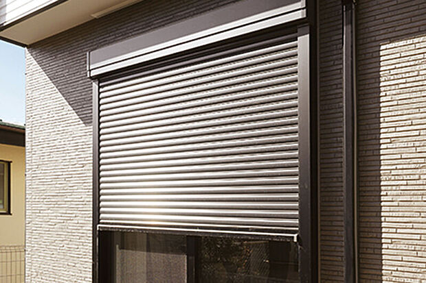 【【電動シャッター】】お手持ちのスマホから単機能リモコンと同様にお部屋のシャッターの開閉ができます。また、登録した電動シャッターの開閉状態をスマホからひと目で確認できます。