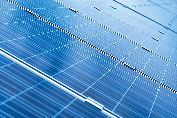 【【太陽光発電システム】】太陽の力で発電する太陽光発電システムを採用。発電した電気を自宅で活用すれば、年々上昇傾向にある光熱費を削減できます。