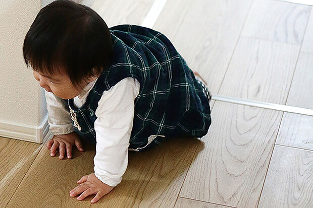 【【LD床暖房】】リビングだけでなくダイニング部分もしっかりカバー。床からの輻射熱を利用して、足元から室内全体をムラなく暖めます。