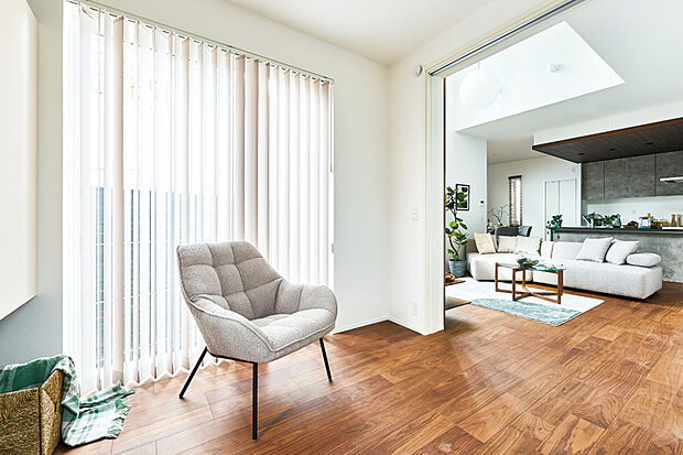 【【コネクトルーム】】LDとの開放的な一体空間にしたり、扉を閉めて個室にもできるコネクトルーム。子どものプレイルームや家事室など多彩に使えます。※画像はイメージです。※号棟により採用状況が異なります。