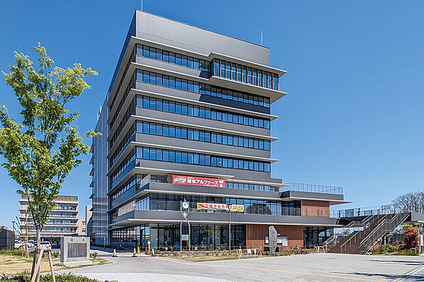 越谷市役所(現地より徒歩5分)