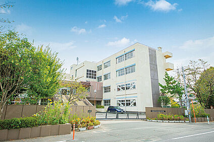 西方小学校/徒歩10分 約760m