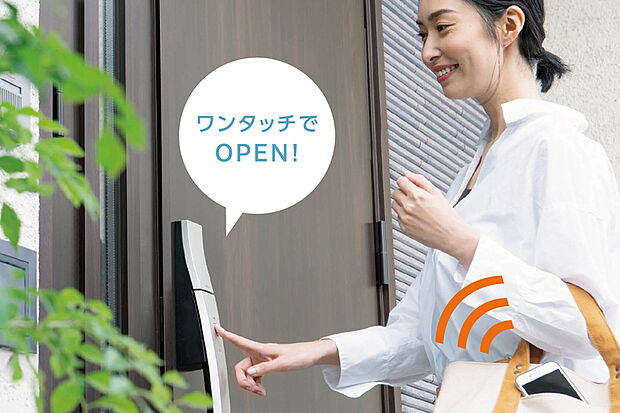 【【スマートロックシステム「FamiLock」】】スマートフォンやリモコンを使用して玄関ドアの施解錠を行うスマートロックシステム。同じドアで一人ひとりがカギのタイプを選べます。