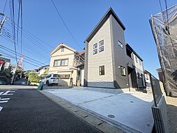 小田急小田原線「新百合ヶ丘」駅 バス16分 バス停「王禅寺中央小学校前」まで徒歩3分 徒歩3分