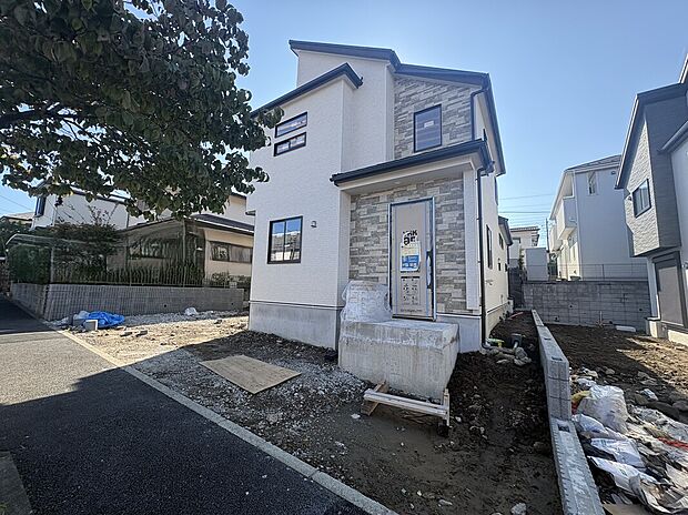 駐車スペース3台付き来客時も安心です◎