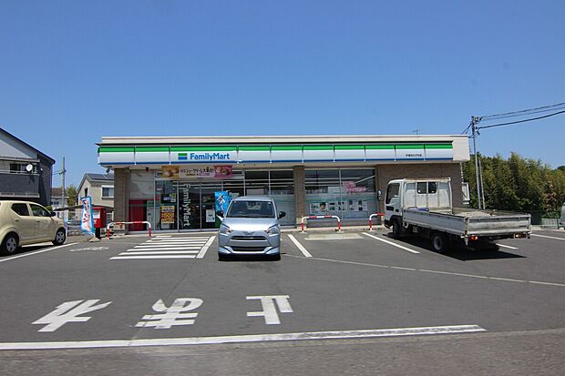 ファミリーマート平塚おかざき店(約620m)