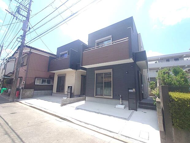 サンセリテシリーズは、「シンプルモダン」がコンセプト。一際目を引くスタイリッシュなデザインです!地震に強い構造、断熱材には気密性の高い「アクアファーム」を採用!