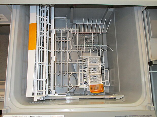 【食洗機】食器洗浄機が標準装備です。