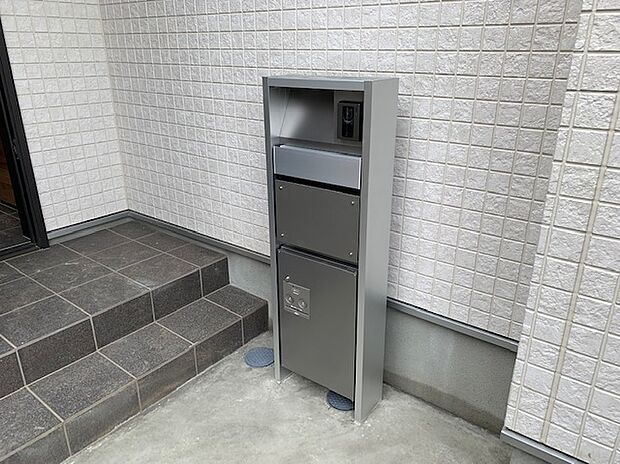 【システムポスト】宅配ボックス付のシステムポストです。