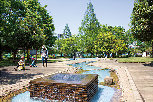 町制施行記念公園(現地より徒歩7分)