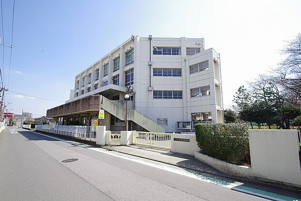 大宮西中学校(現地より徒歩6分)