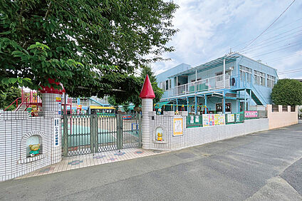 しらかば幼稚園（現地より徒歩7分） 約530m