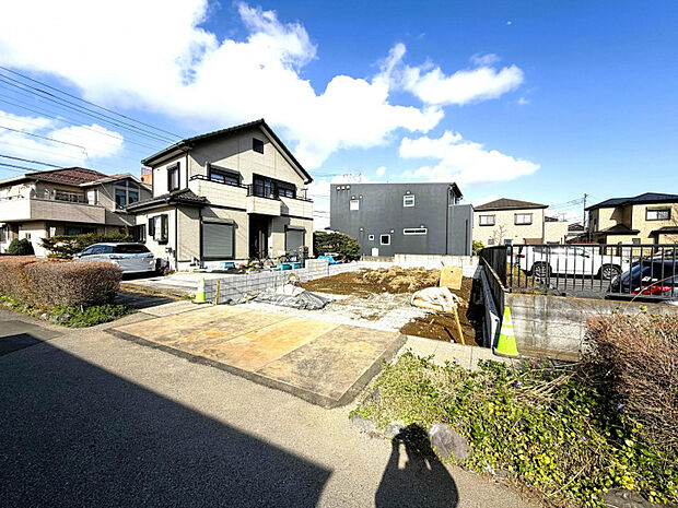 外観　敷地面積30坪！駐車スペース2台あり！（内小型自動車）主寝室可変型プラン採用！！