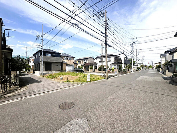 外観　敷地面積28坪！角地！主寝室可変型プラン採用！！