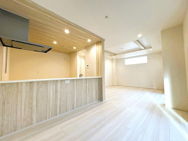 【1号棟　LDK】17.5帖のゆったりLDK！折り上げ天井、ニッチなど設備も充実した快適なリビング空間！