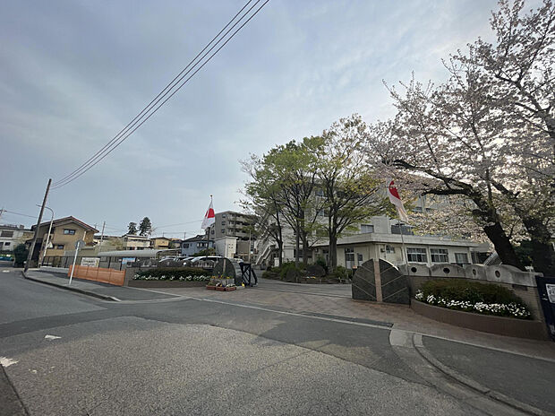 中尾小学校（約896m）