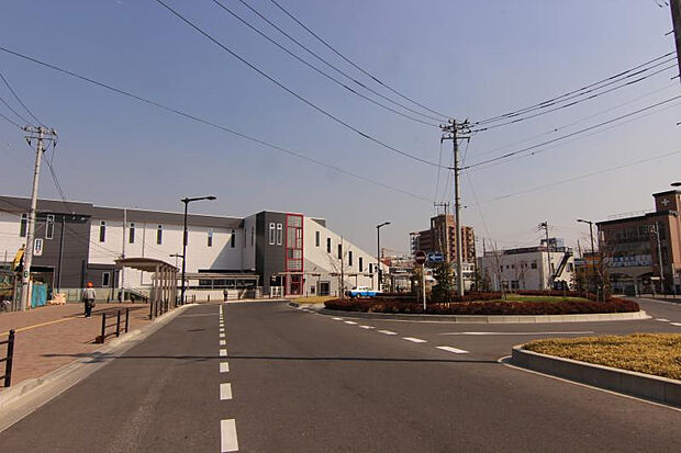東武伊勢崎線「大袋」駅（約449m）