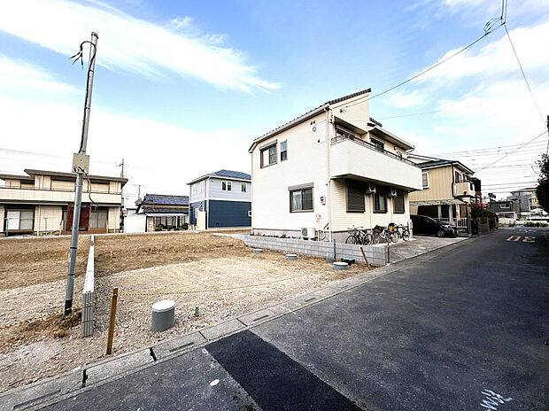 【外観】敷地面積42坪～！駐車スペース2～3台あり！主寝室可変型プラン採用！！