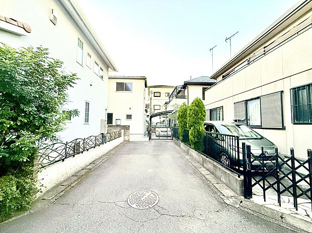 【私道含む現地写真】幅員約4.5m。（私道）