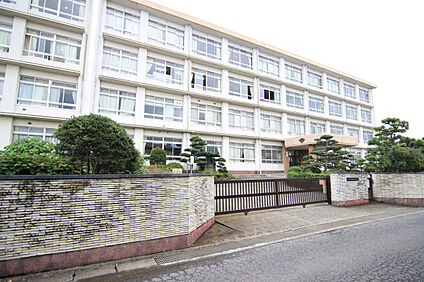 金目中学校 389m