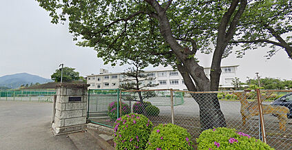 成瀬中学校 693m