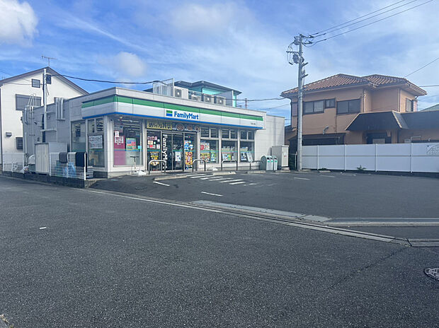 ファミリーマート平塚入野店（約412m）