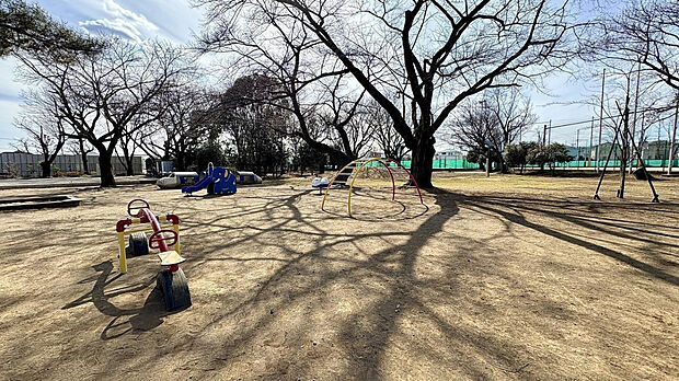 雷塚公園(約804m)