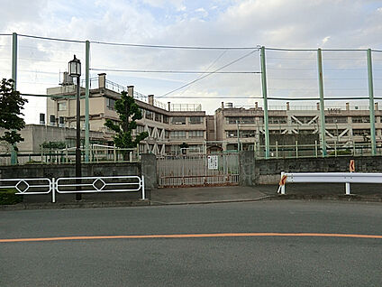 立川市立若葉台小学校 267m