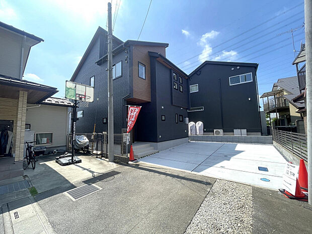 【外観写真】落ち着いた印象の外観デザインを採用。広々LDK19帖以上・全居室収納付き「3（4）LDK・WIC・カースペース2台」のゆとりある間取り♪収納も充実し、すっきりした暮らしが叶います！　