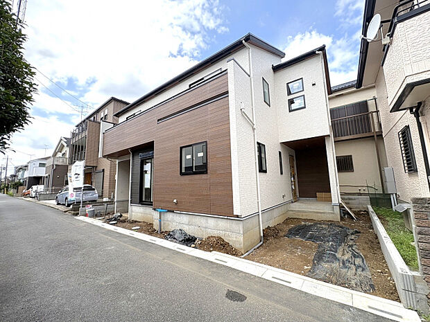 【外観写真】「南越谷」駅徒歩18分・バス便利用も可能。複数路線利用でき、通勤やお出かけにも便利です。　