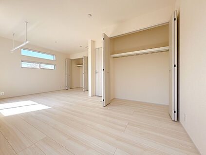 【洋室(11帖)】将来こども部屋として1部屋を2つの部屋にア