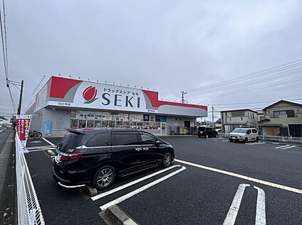 ドラッグストアセキ西門前店 153m