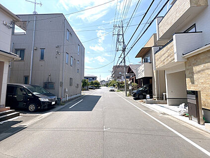 【外観写真】南側道路に面し、陽当たり・見通しともに良好。前面
