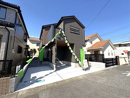 【外観写真】全居室南向きの設計で、室内に明るい光が広がる住ま