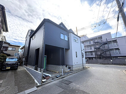 【外観写真】全居室に収納を確保し、ウォークインクローゼットを